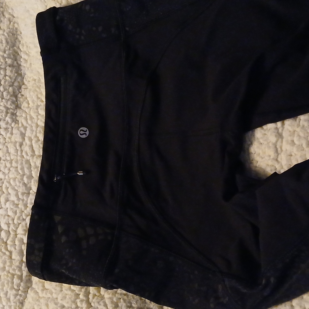 Lululemon Black Patterned Semi-sheer Leggings 6 - Picture 5 of 7